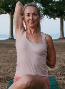 Berenice Vesperini Professeur Yoga Iyengar 370x510 10.jpg